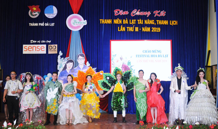 5 cặp đôi lọt vào vòng thi ứng xử