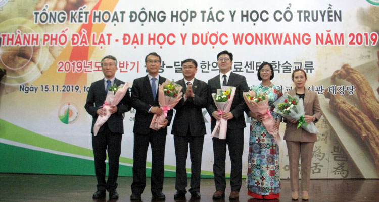 Thúc đẩy giao lưu và hợp tác đông y truyền thống