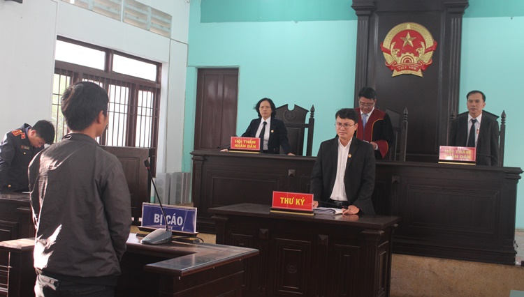 Trốn nghĩa vụ quân sự, lãnh 9 tháng tù treo