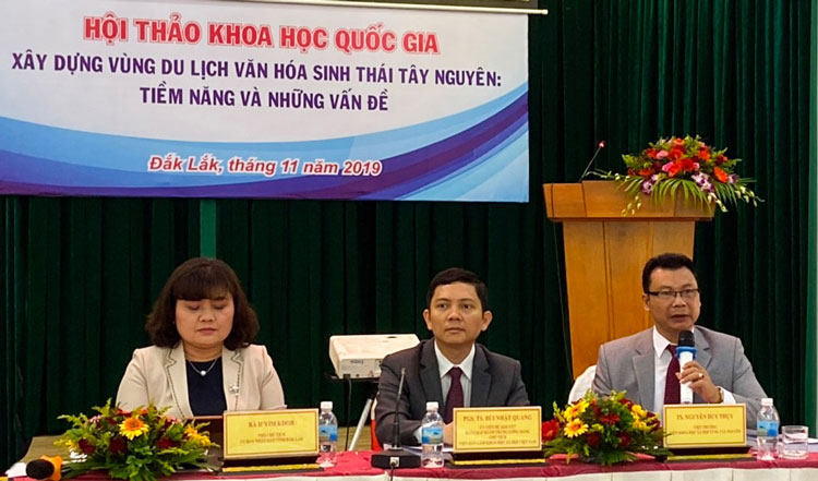 ''Xây dựng vùng du lịch văn hóa sinh thái Tây Nguyên: Tiềm năng và những vấn đề''