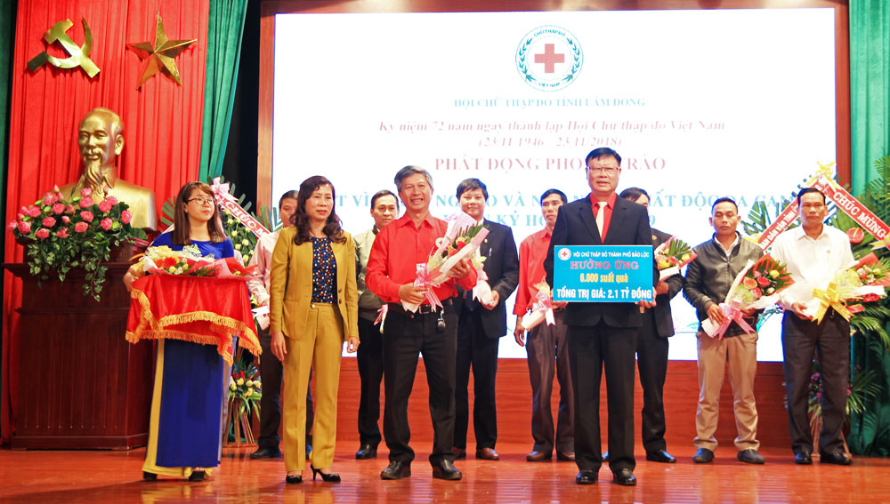 Quà xuân cho người nghèo