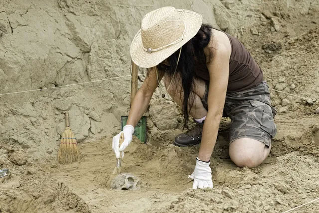 Những món đồ có niên đại chừng 3800 năm từ thời kỳ đồ đồng của nền văn minh Minos.