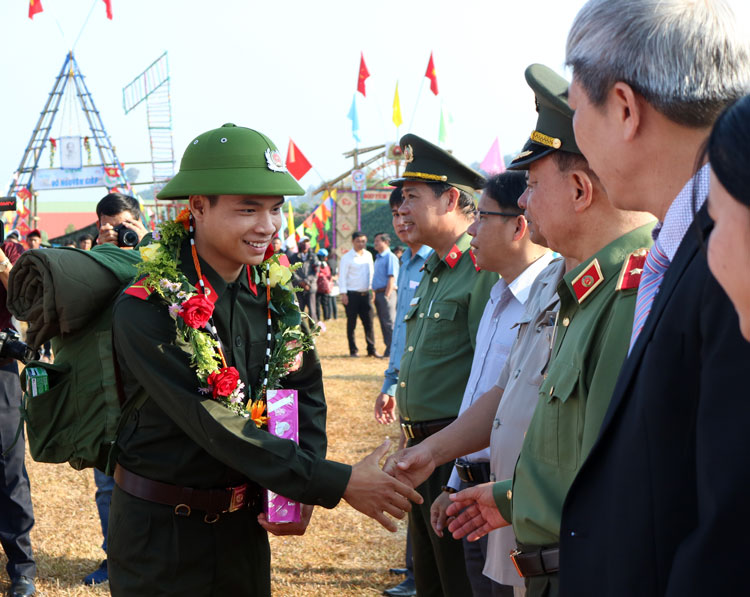 Để phát huy vai trò đảng viên xuất ngũ