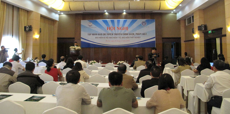 Gần 100 phóng viên, biên tập viên các cơ quan thông tấn báo chí và cán bộ, chuyên viên Sở Thông tin và Truyền thông khu vực phía Nam tham dự hội nghị