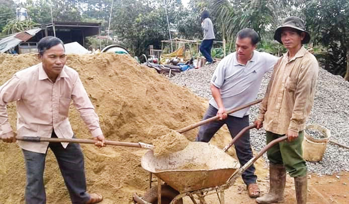 Sân sạch, nhà đẹp ở Tân Thượng - Di Linh