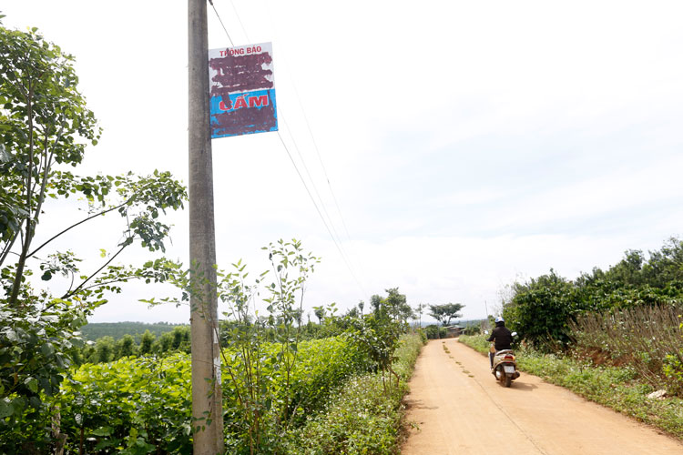 Bêu tên vì không đóng tiền làm đường
