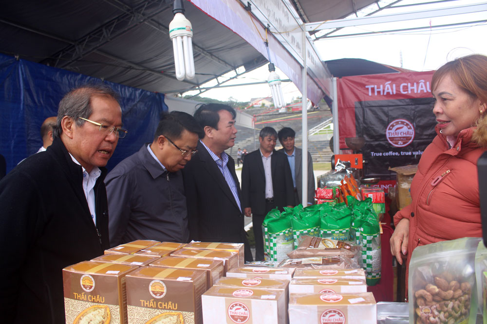 Kiểm tra các điều kiện chuẩn bị Hội chợ triển lãm nông nghiệp sạch ba nước Đông Dương - công trình chào mừng Festival Hoa Đà Lạt 2019