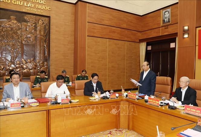 Đồng chí Nguyễn Xuân Phúc, Ủy viên Bộ Chính trị, Thủ tướng Chính phủ, Ủy viên Thường vụ Quân ủy Trung ương phát biểu tại Hội nghị