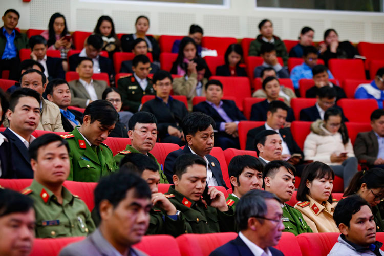 Quang cảnh buổi tiếp xúc cử tri là công chức, viên chức công tác trên địa bàn TP Đà Lạt