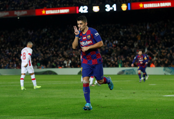 Luis Suarez ăn mừng bàn thắng cho Barcelona