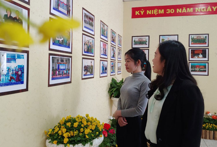 Triển lãm hình ảnh ''Sáng mãi khúc quân hành''