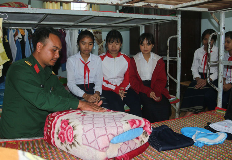 Di Linh tổ chức chương trình ngoại khóa &quot;Học sinh với tác phong Quân đội&quot;