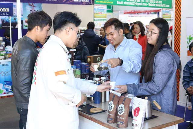 Lễ hội cà phê đã thu hút đông đảo người dân, doanh nghiệp kinh doanh cà phê, cùng hơn 60 khách quốc tế đến từ 12 quốc gia trên thế giới, tạo nên không gian văn hóa thưởng thức cà phê độc đáo.