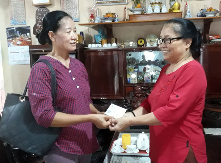 Tấm thẻ cô Hơn