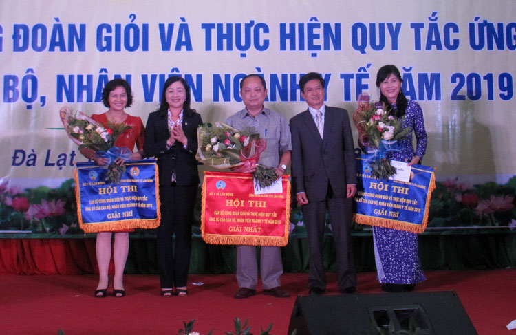 Thực hiện tiêu chí y tế trong xây dựng nông thôn mới