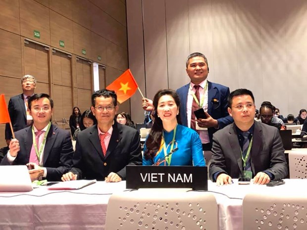 Đoàn Việt Nam tham dự hội nghị.
