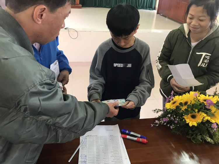 Hội Chữ thập đỏ Phường 3 (Đà Lạt) vận động trao học bổng giúp học sinh khó khăn