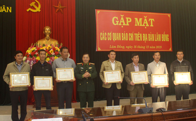 Các tập thể, cá nhân được Học viện Lục quân khen thưởng có thành tích xuất sắc trong tuyên truyền nhiệm vụ quân sự, quốc phòng