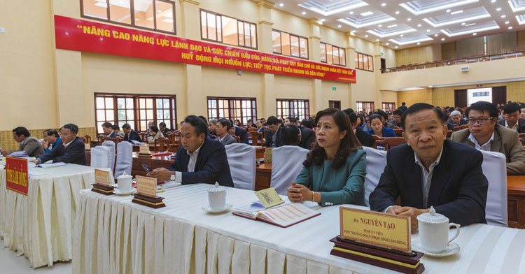 Lãnh đạo tỉnh tham dự hội nghị