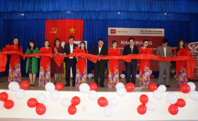 Khai trương Dự án &quot;Dự phòng, chăm sóc và điều trị HIV/AIDS&quot; do AHF tài trợ