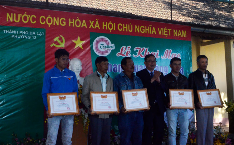 Làng hoa 50 năm tuổi Thái Phiên mở cửa đón khách