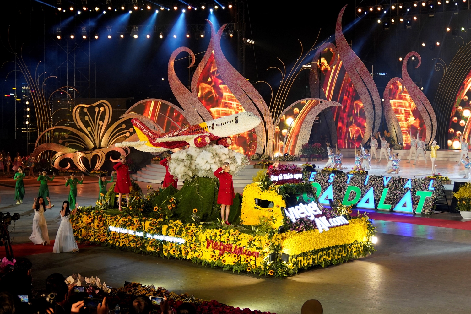 Vietjet ''Bay cùng giấc mơ hoa'' tại Festival Hoa Đà Lạt 2019