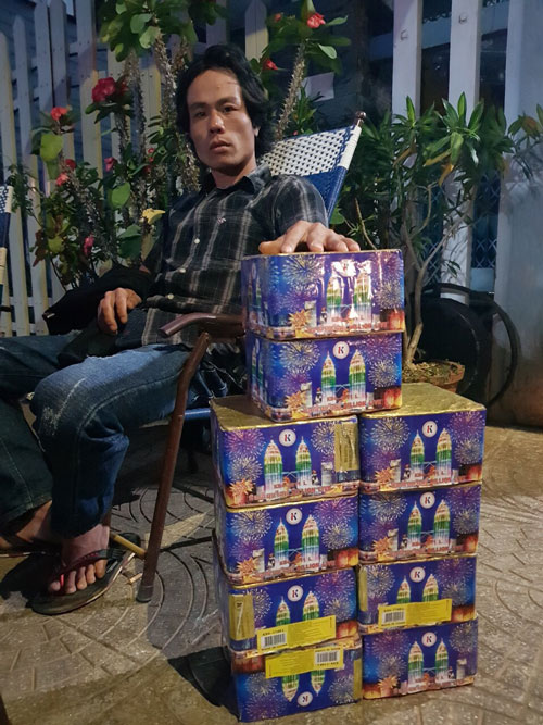 Chở pháo đi tiêu thụ, một đối tượng bị khởi tố