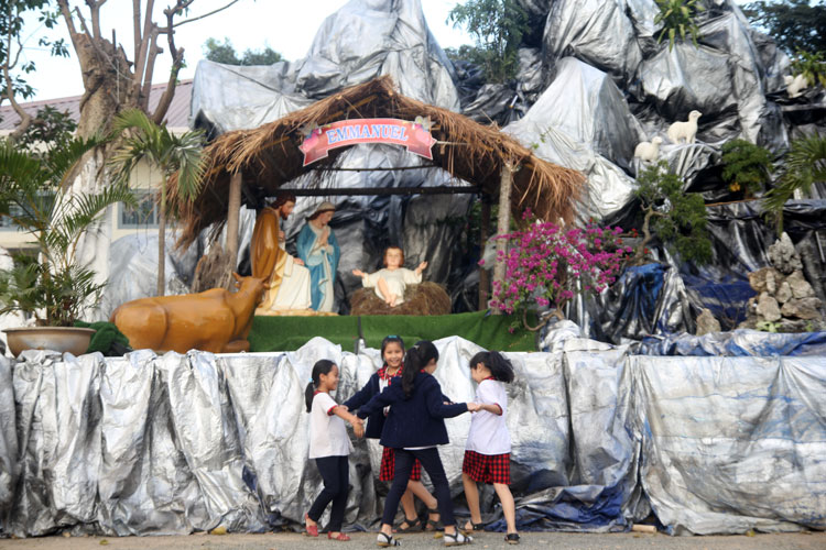 Không trang hoàng công phu, nhưng Giáo xứ Thanh Bình vẫn rộn ràng niềm vui mùa Giáng sinh