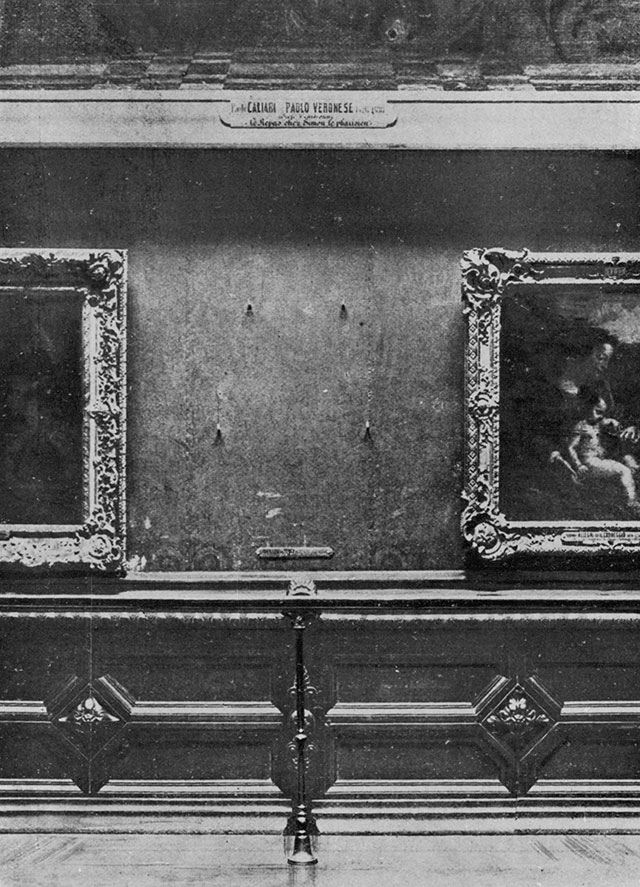 Vị trí treo tranh Mona Lisa trống không. Ảnh: Todayifoundout