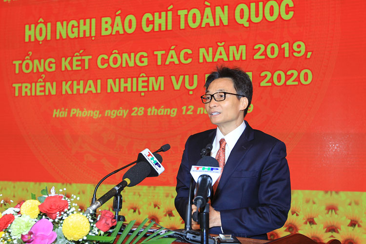 Đồng chí Vũ Đức Đam, Phó Thủ tướng Chính phủ phát biểu tại hội nghị