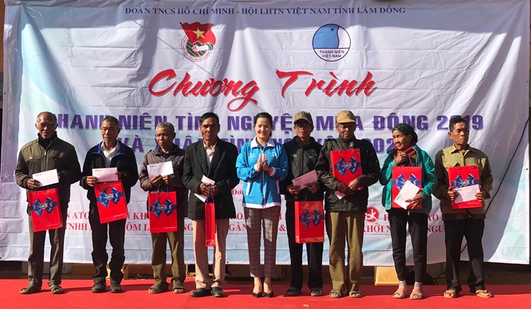 Tình nguyện mùa Đông về xã vùng sâu