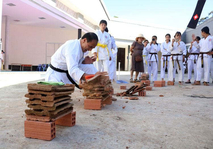 55 võ sinh tham gia kỳ thi huyền đai, nâng đẳng Karatedo