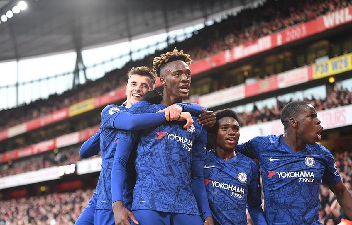 Chelsea ngược dòng đánh bại Arsenal ngay tại sân Emirates