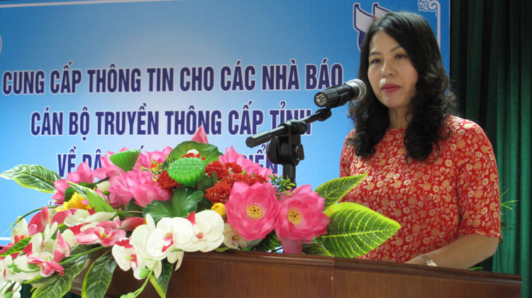 Cung cấp thông tin cho báo chí về dân số và phát triển