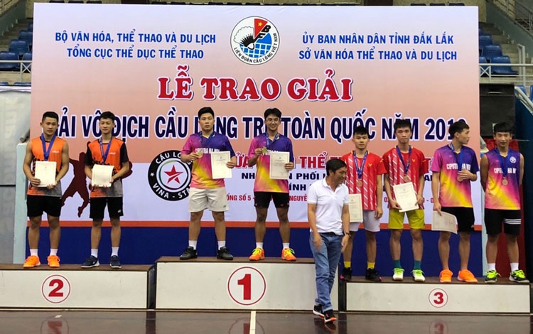 Huy chương bạc trẻ cầu lông đôi nam toàn quốc. Ảnh: H.Sa