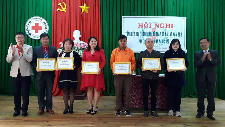 Khen thưởng những tấm lòng nhân ái của các tổ chức, cá nhân đồng hành cùng hoạt động CTĐ Đà Lạt