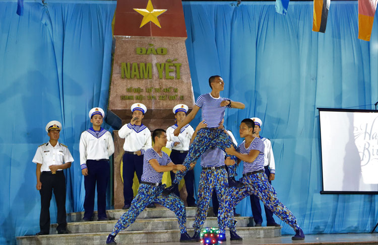Đêm xuân Trường Sa