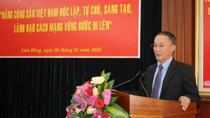 Đồng chí Phó Bí thư Tỉnh ủy Trần Văn Hiệp phát biểu tại buổi tọa đàm