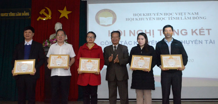 Hơn 18 tỷ đồng khuyến học, khuyến tài