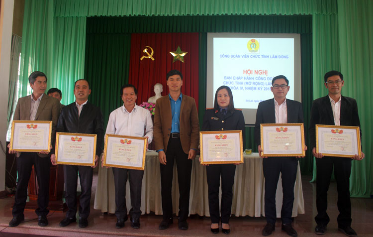 Các tập thể, cá nhân được khen thưởng năm 2019