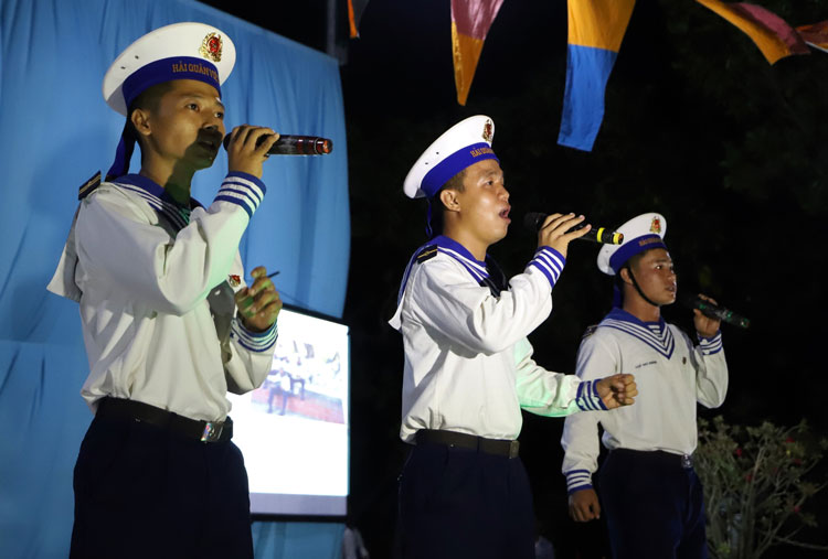Đón sinh nhật nơi đầu sóng