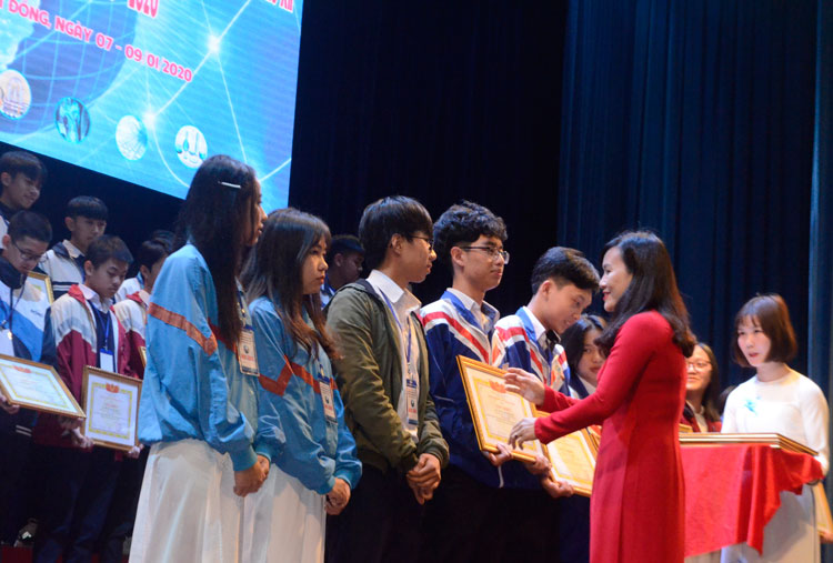 Trao 89 giải tại cuộc thi khoa học kỹ thuật cấp tỉnh năm học 2019 - 2020