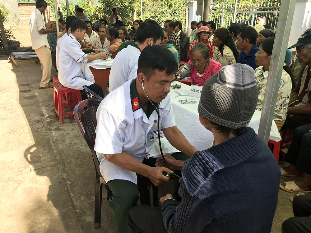 Quân đội chung tay vì người nghèo ở Đầm Ròn