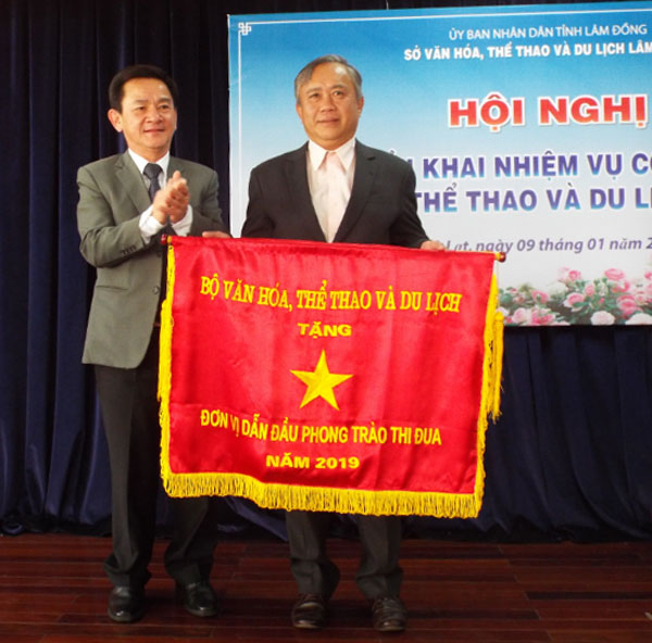 Văn hoá đi trước một bước cổ vũ nhân dân thực hiện thắng lợi mọi nhiệm vụ chính trị