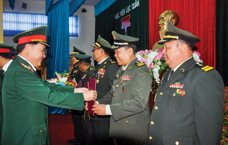 Vun đắp tình hữu nghị