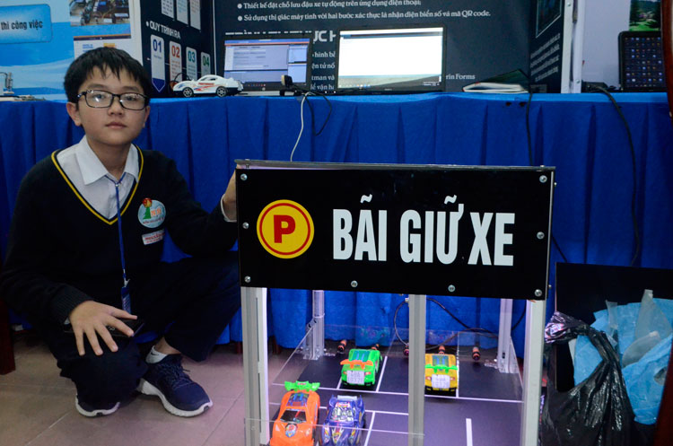 Cậu học trò nghèo say mê tin học