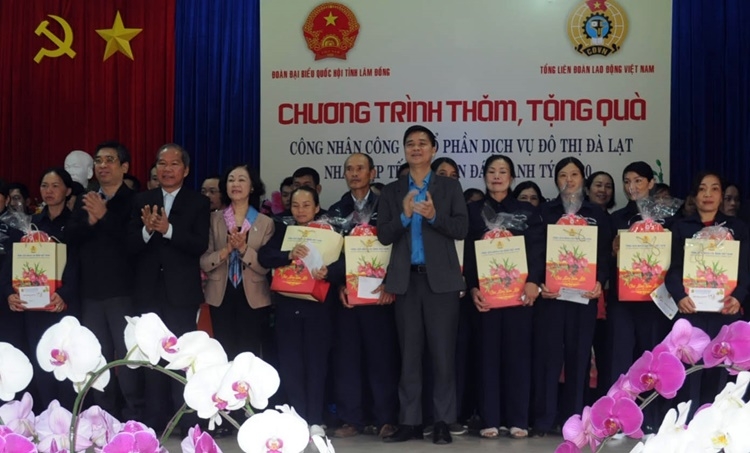 Đoàn công tác Trung ương trao quà tết tại Đà Lạt