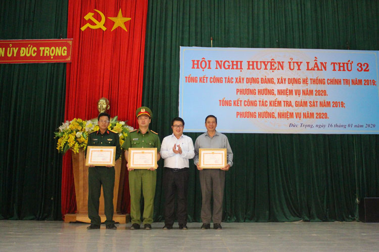 Đức Trọng phấn đấu phát triển từ 100 đảng viên mới trở lên