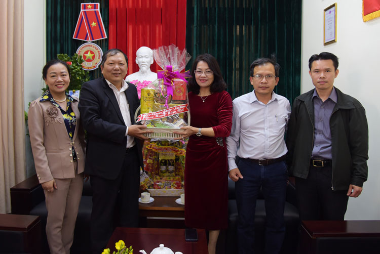 Các đơn vị đến thăm, chúc tết Báo Lâm Đồng