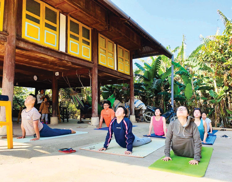 Về sàn nghe ''kể'' chuyện buôn làng